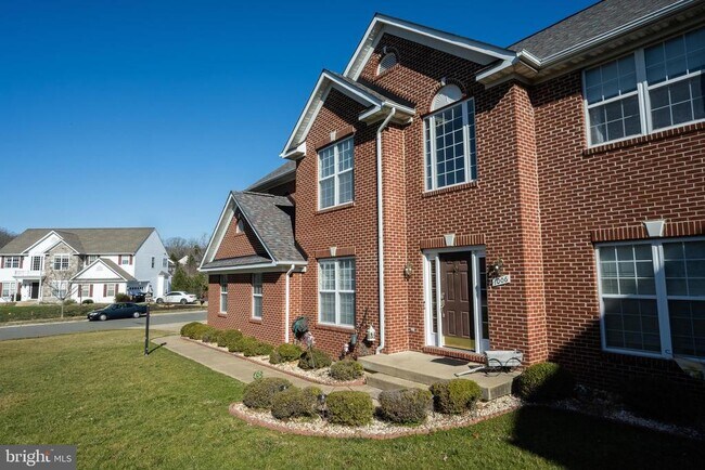 Foto del edificio - 1006 Great Oaks Ln
