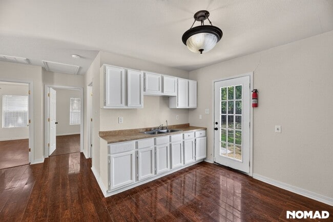 Building Photo - 1534 Mardell St