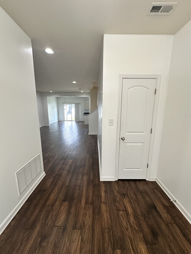 Foto del edificio - 255 Wilmore Dr