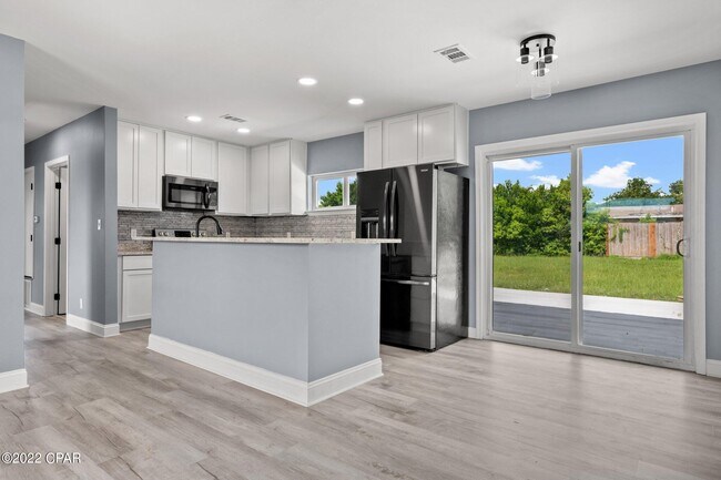 Foto del edificio - 162 N Anita Dr