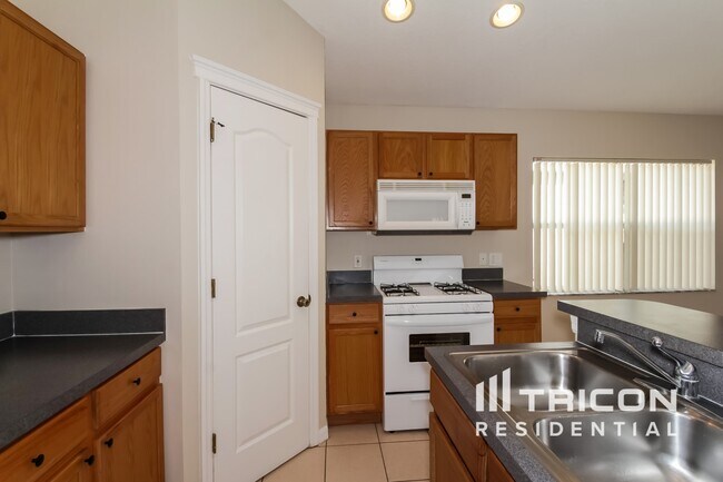 Building Photo - 7729 Bristol Park Drive Apollo Beach FL
