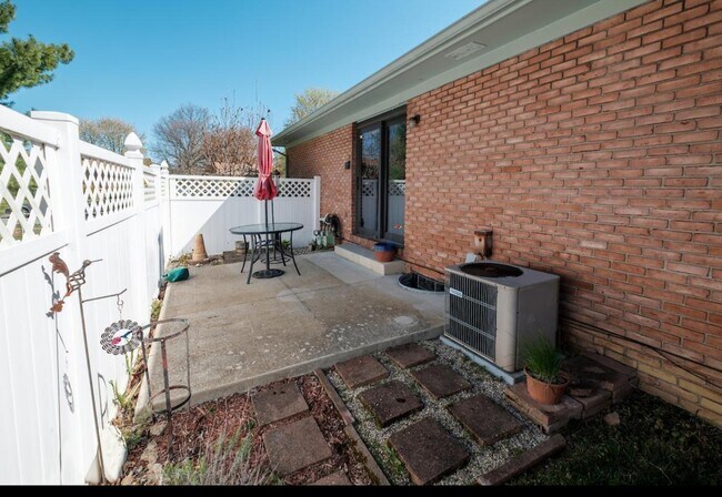 Patio trasero - 1861 Hillandale Ave