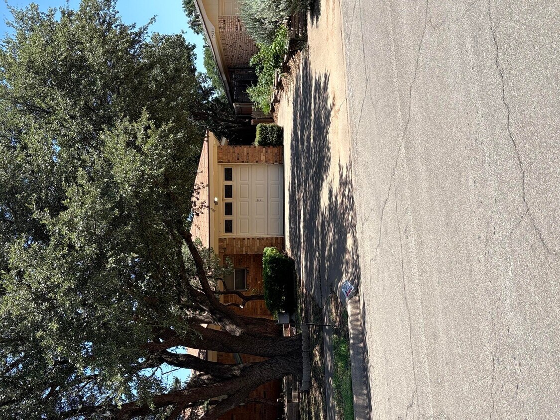 Foto principal - 7511 Avenue W