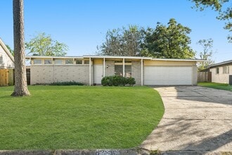 Building Photo - 13306 Oak Leaf Ln