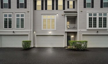 Building Photo - 3005 Meridian Cmns