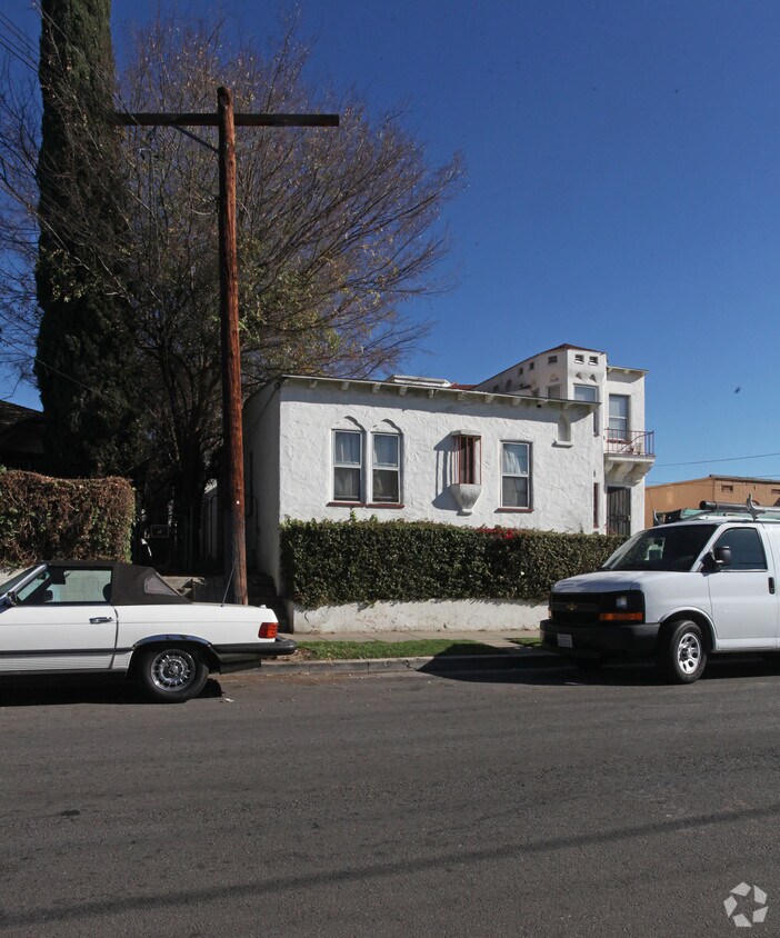 Building Photo - 1250 N Mariposa Ave
