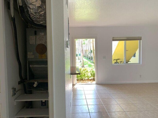 Foto del edificio - 2655 NE 8th Ave