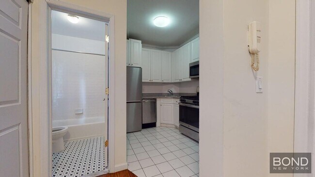 Foto del edificio - 516 E 80th St
