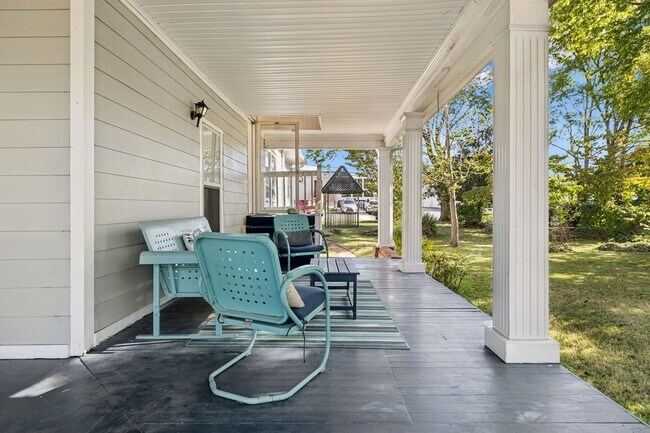 Foto del edificio - 920 Silverdene Pl