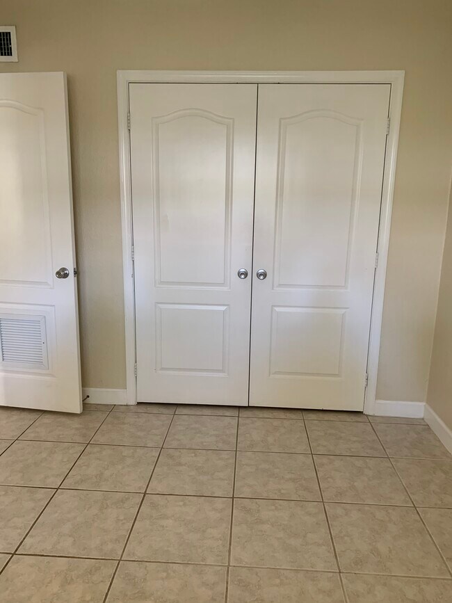 Foto del edificio - 2643 NE 8th Ave