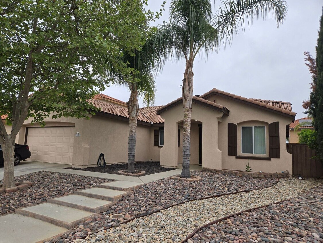 Foto del edificio - Three Bedroom Two Bath, plus an Office in Hemet!