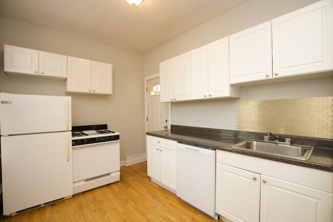 Foto del edificio - 7235 W Barry Ave