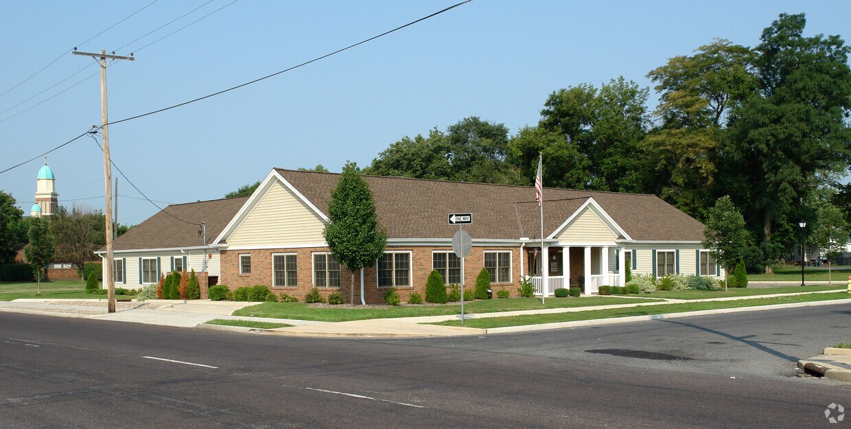 Primary Photo - 401 Olive St
