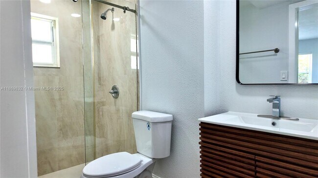 Foto del edificio - 3692 SW 9th Terrace