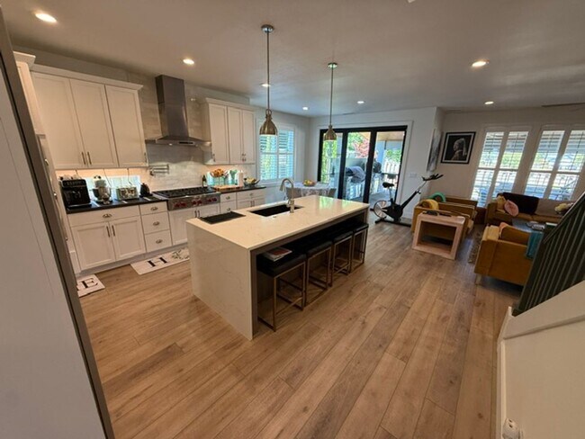 Foto del edificio - 5471 SW Jardine Ave