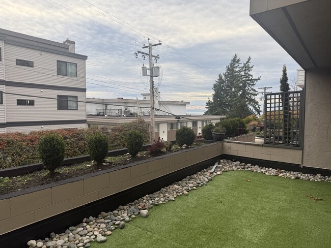 Building Photo - 1285 Martin St