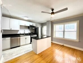 Building Photo - 710 W 48th St