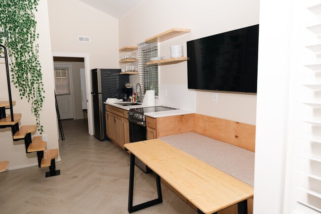 Building Photo - 1585 Secessionville Rd