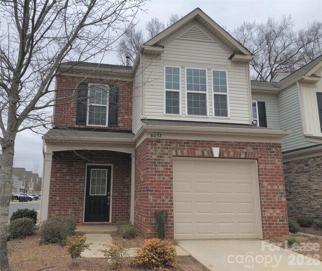 Foto del edificio - 6032 Carrollton Ln