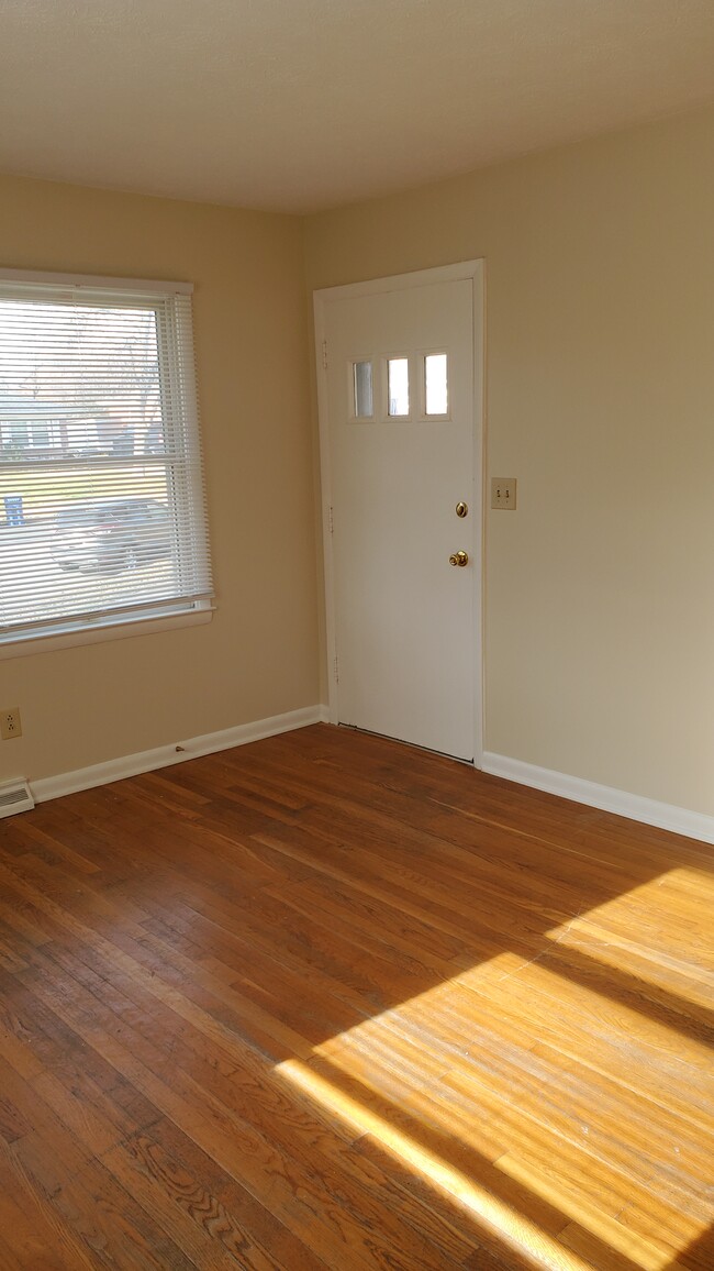 Living Room - 752 Terrace View Dr