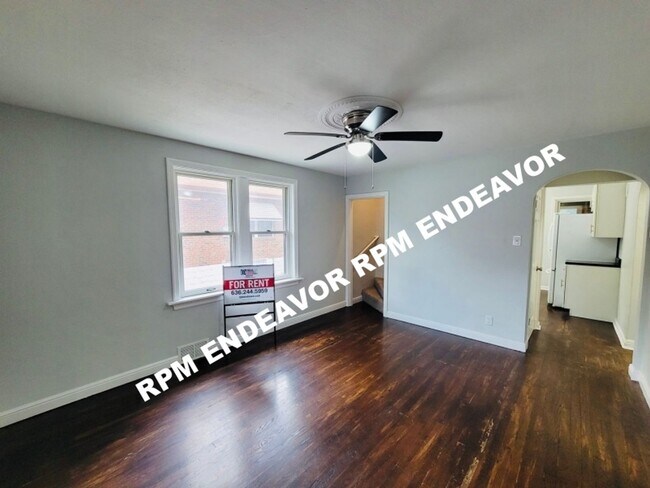 Building Photo - Charming 4 bedroom Available now!