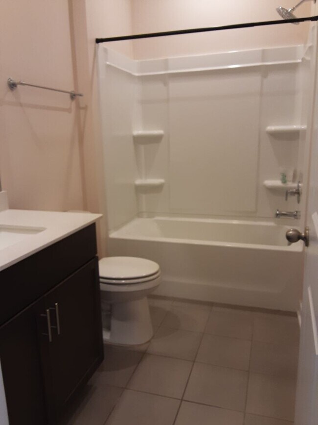 Foto del edificio - Don't miss out on this beautiful 5 Bedroom...