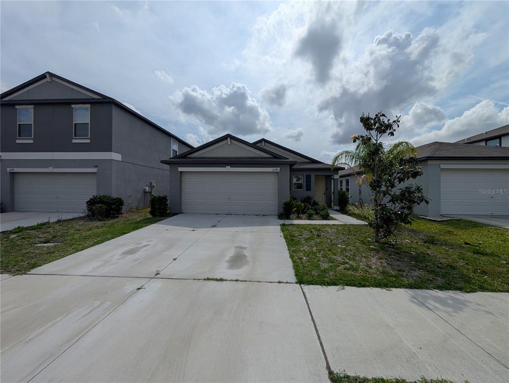 Foto principal - 16780 Delia St