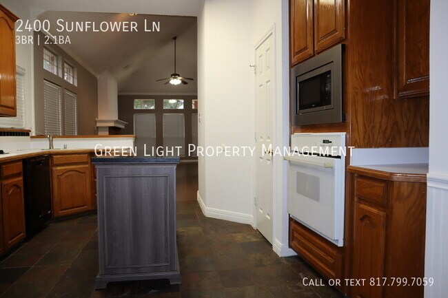 Foto del edificio - 2400 Sunflower Ln