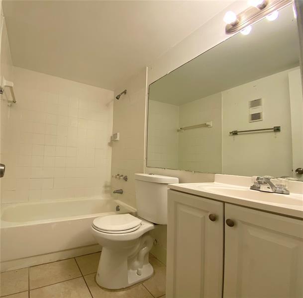 Foto del edificio - 4033 Lakeside Dr