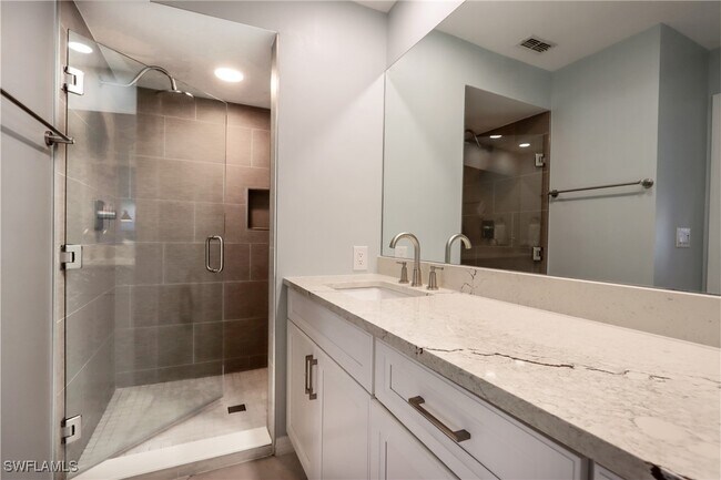 Foto del edificio - 2585 Old Groves Rd