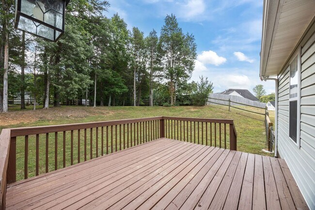 Building Photo - Highly desirable St Andrews subdiv. 3 bed,...