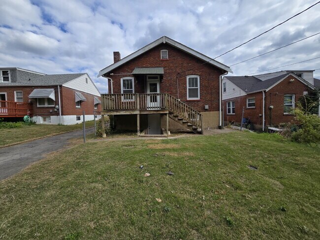 Building Photo - Beautiful 2BR/1BA Rental in Quiet St. Loui...
