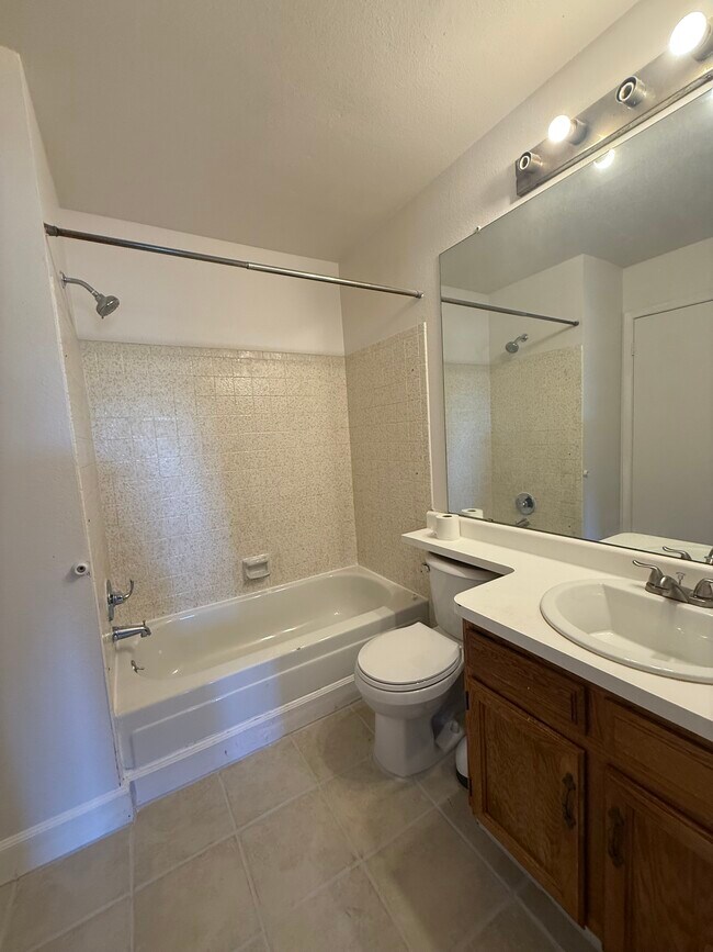 Building Photo - 14436 E Hawaii Cir
