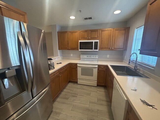 Foto del edificio - Coming Mid July 2/2.5 Townhome - Villages of Stoney Brook