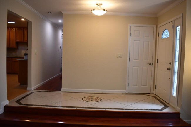 Building Photo - 1549 Brookvale Dr