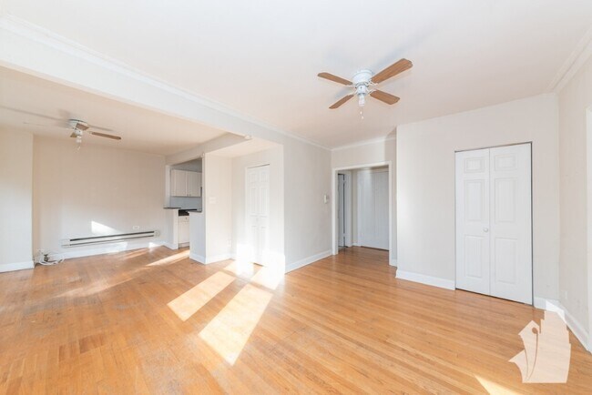 Foto del edificio - 3839 N Greenview Ave