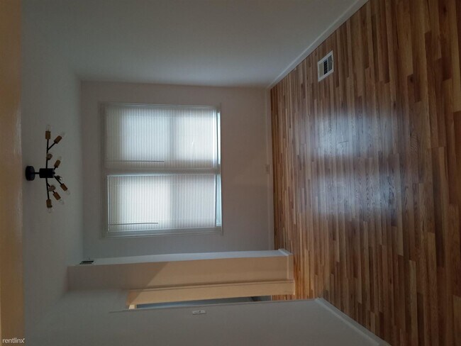 Building Photo - 3 br, 1.5 bath House - 3702 Hayward Ave