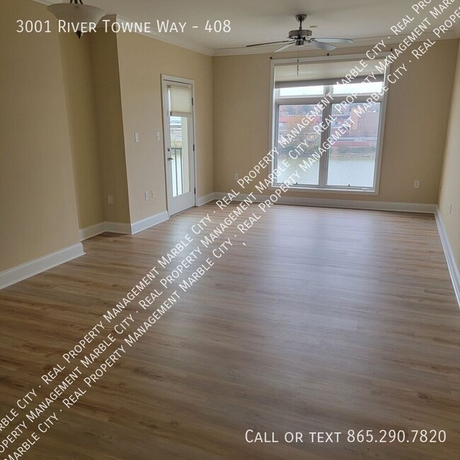 Building Photo - Spacious 3 bedroom condo near UTK Campus!