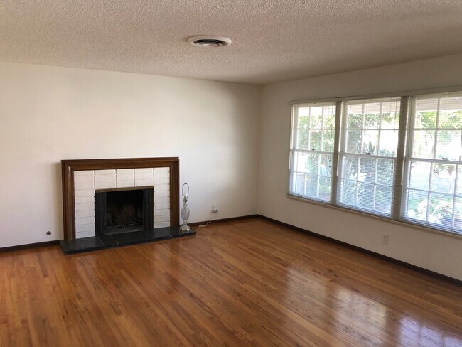 Building Photo - 5104 Melbourne Dr