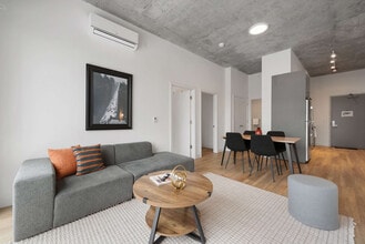 Building Photo - 853 W Blackhawk St