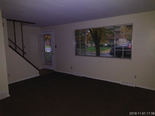 Building Photo - 304-306 Kramer Dr