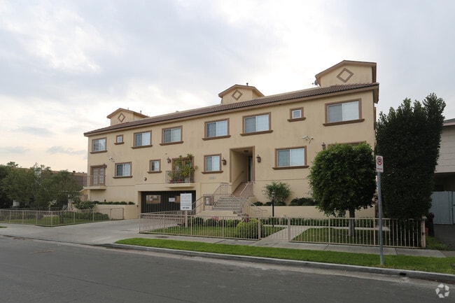Building Photo - 3621 Westwood Townhomes