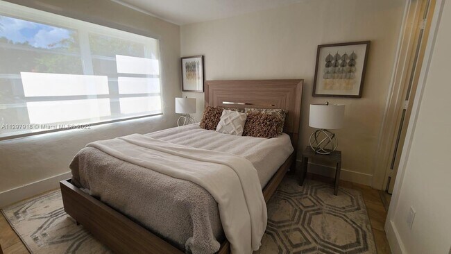 Foto del edificio - 827 NE 140th St