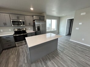 Building Photo - 3828 Scorpio Dr SE