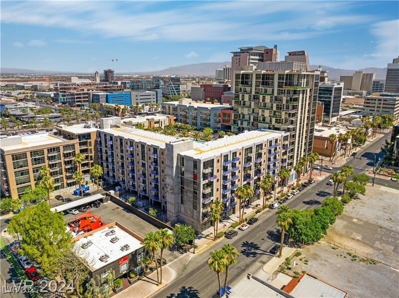 Foto principal - 353 E Bonneville Ave