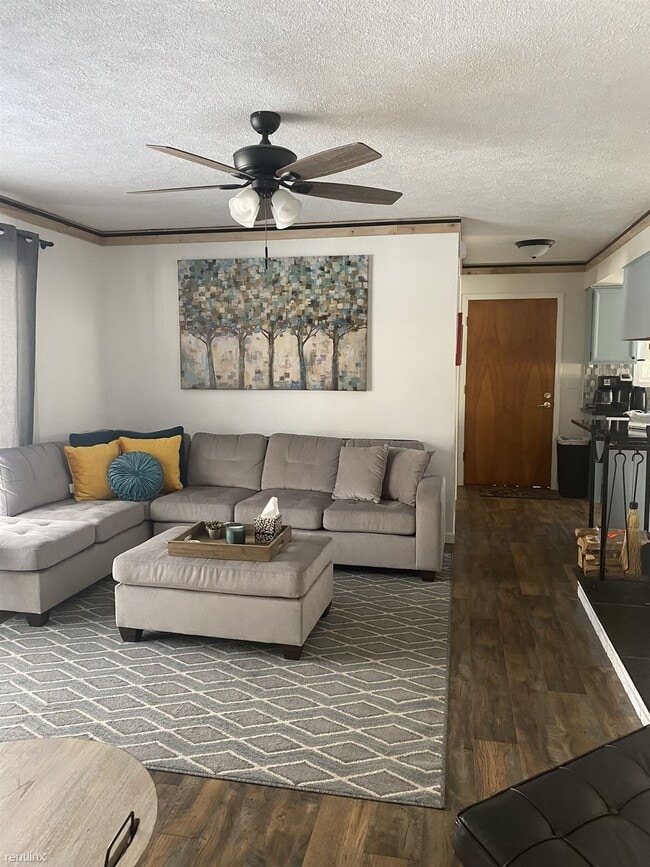 Building Photo - 3 br, 1.5 bath House - Furnished/Flex-Leas...