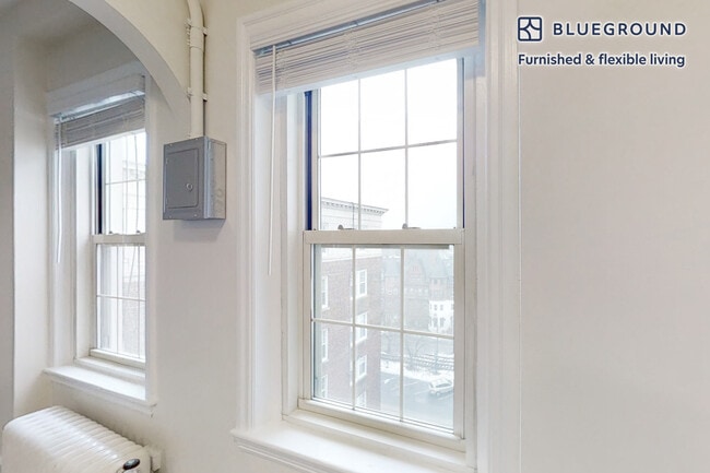 Foto del edificio - 1401 Beacon St