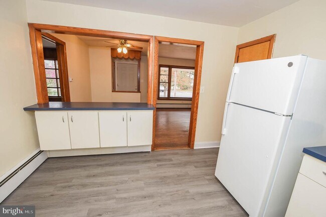Building Photo - 512 S Park Dr