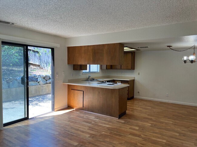 Building Photo - Two Bedroom in Rocklin!