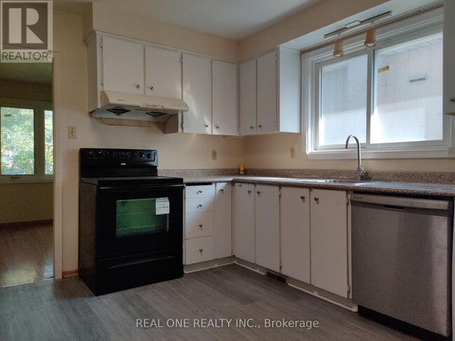 Building Photo - 93 Southdale Dr